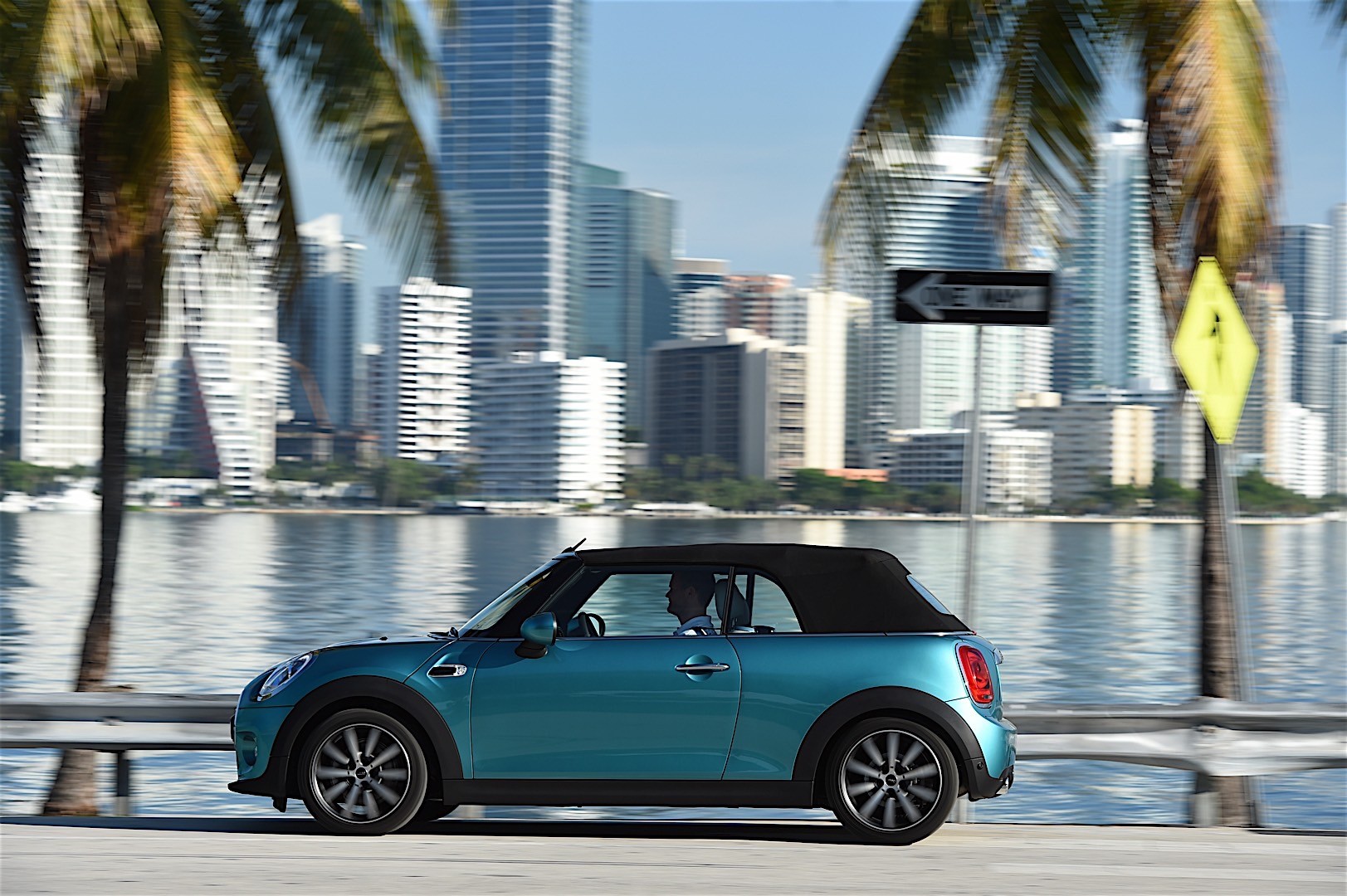 Mini Convertible photo 12