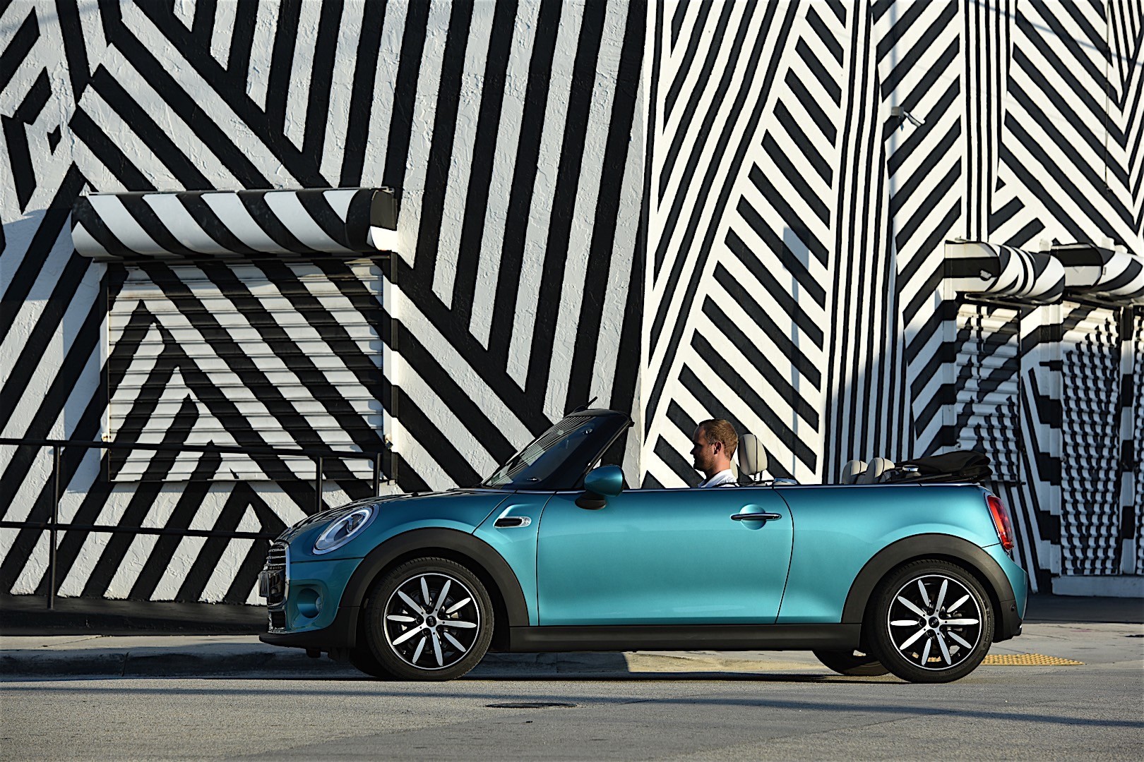 Mini Convertible photo 17