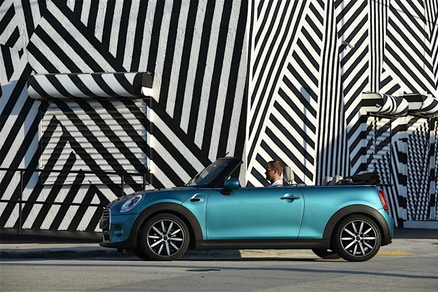 Mini Convertible photo 17