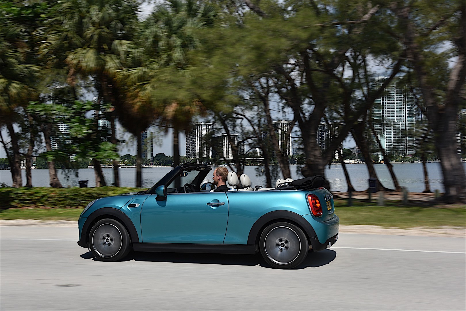 Mini Convertible photo 20
