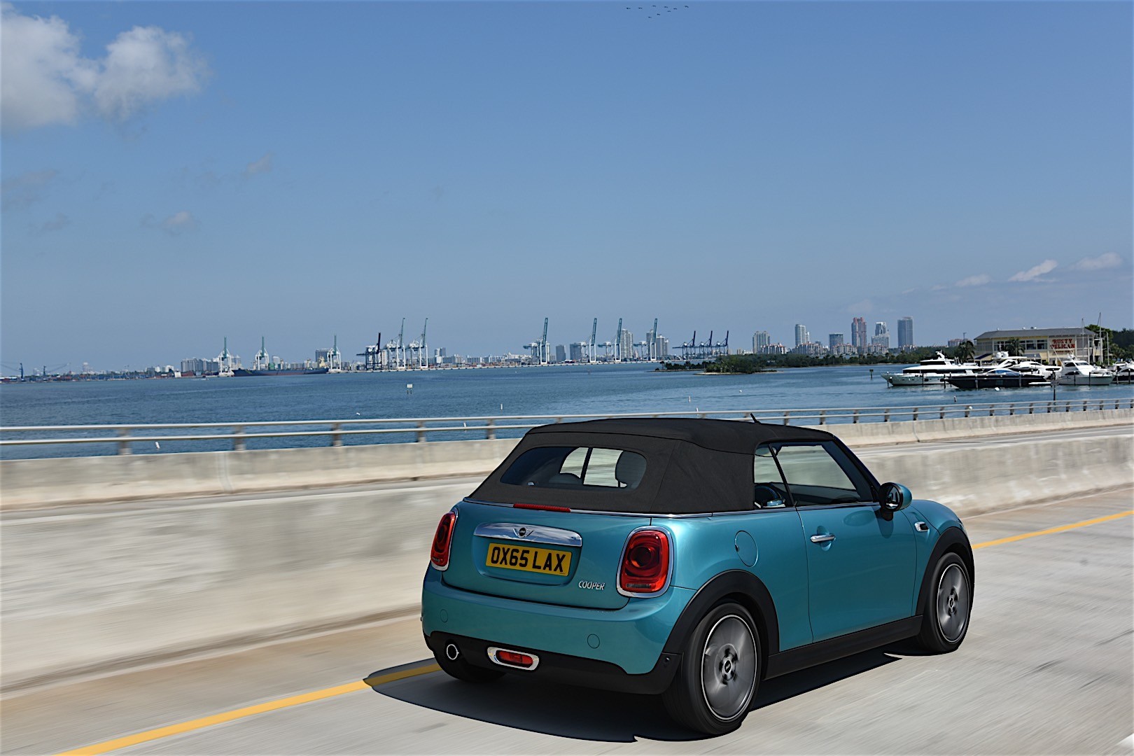 Mini Convertible photo 27
