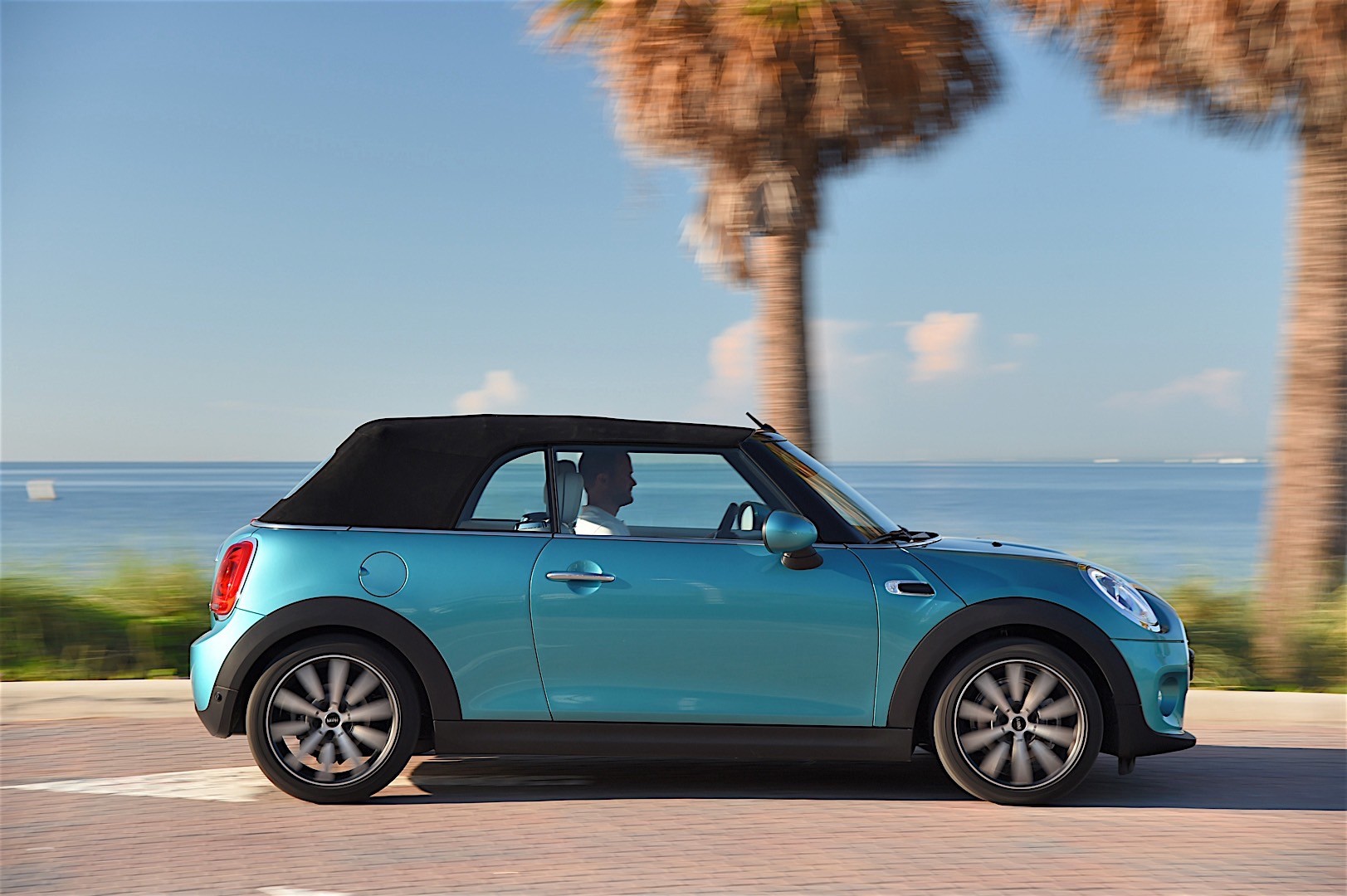 Mini Convertible photo 29
