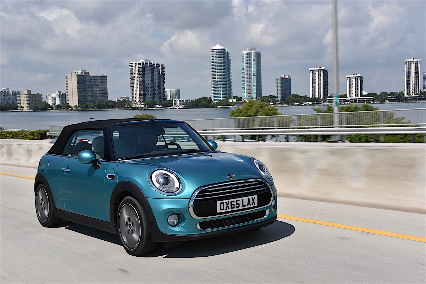 Mini Convertible photo 2