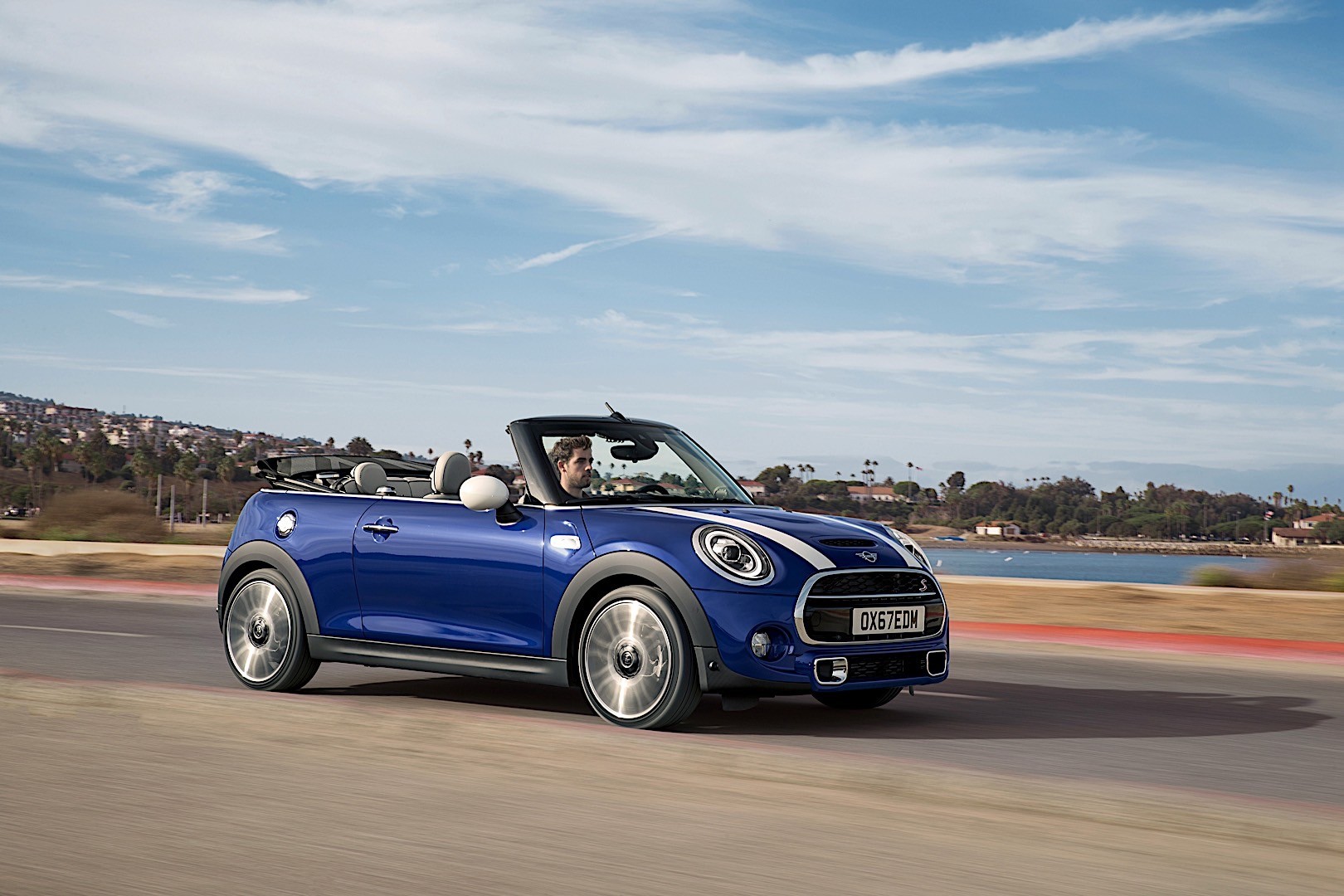 Mini Convertible photo 26