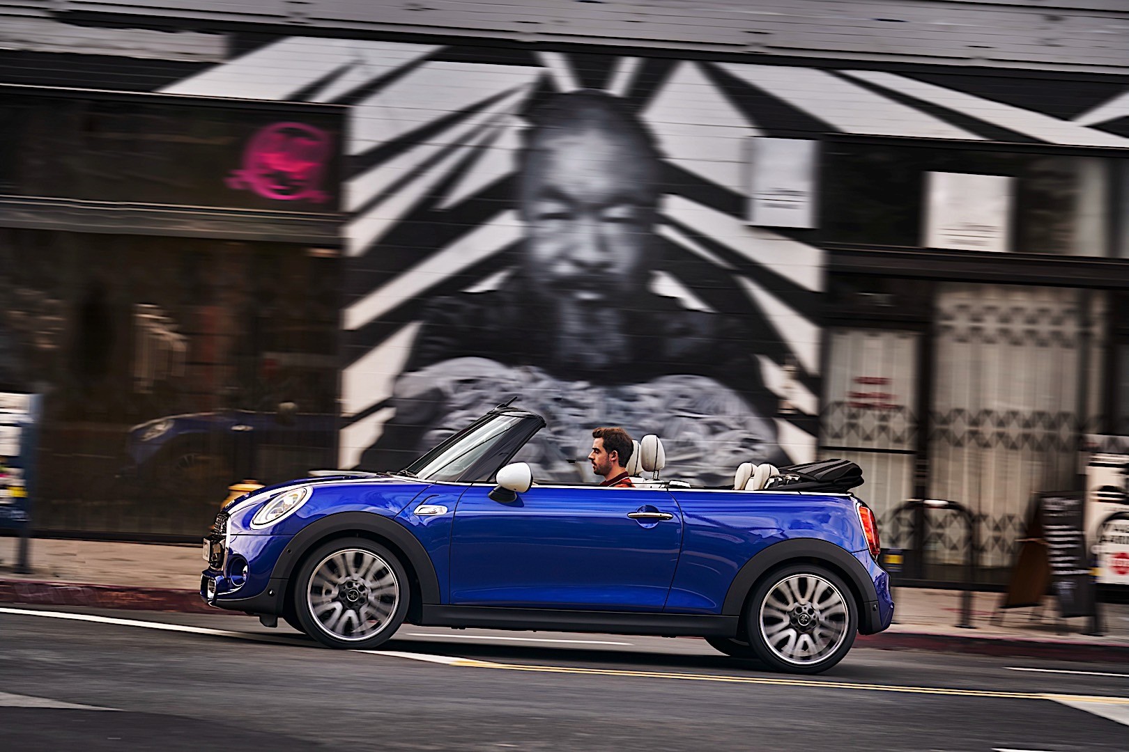 Mini Convertible photo 3
