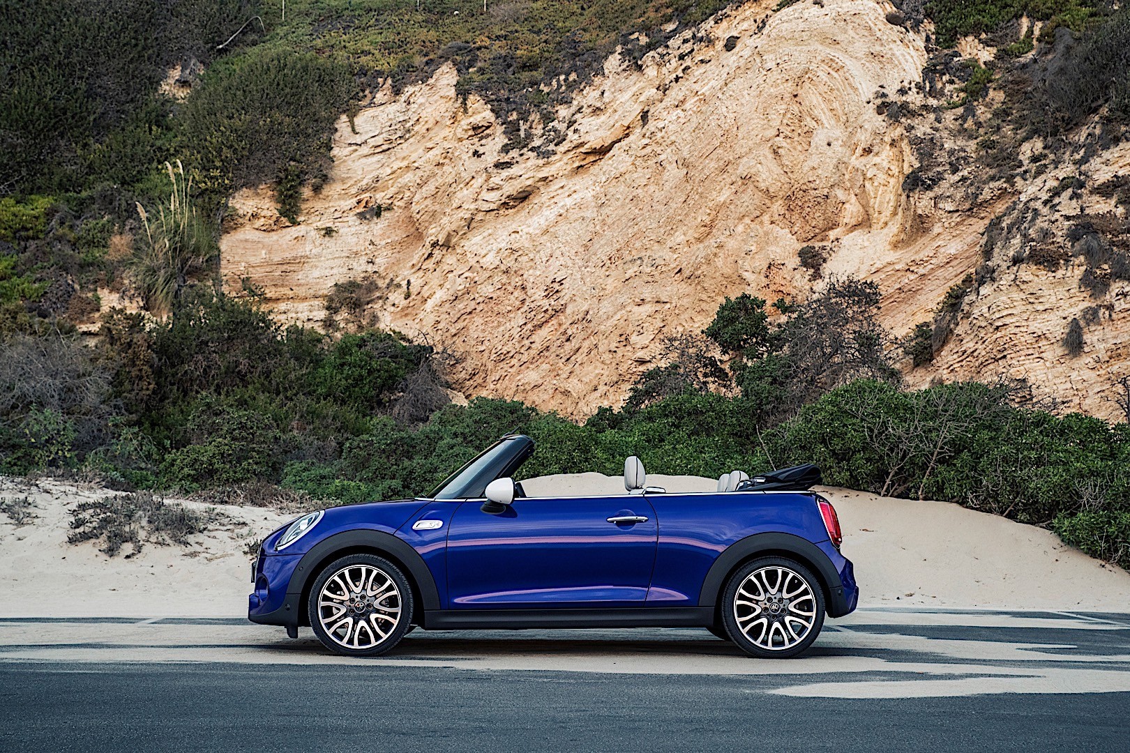 Mini Convertible photo 7