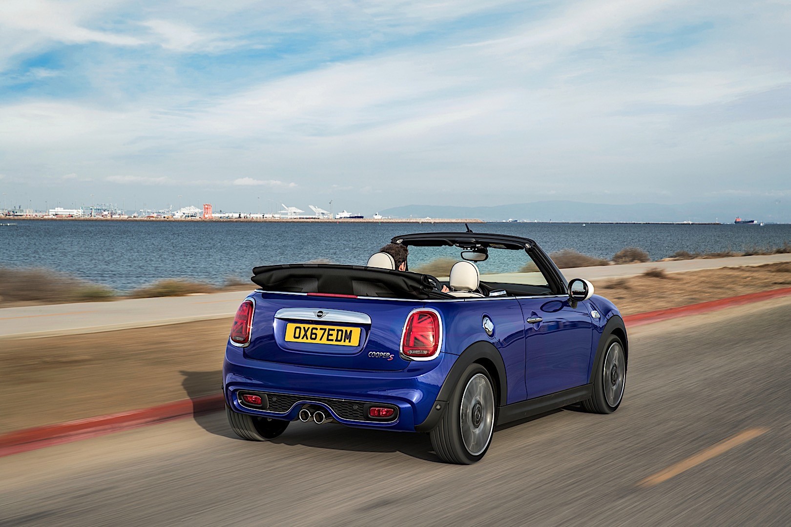Mini Convertible photo 8