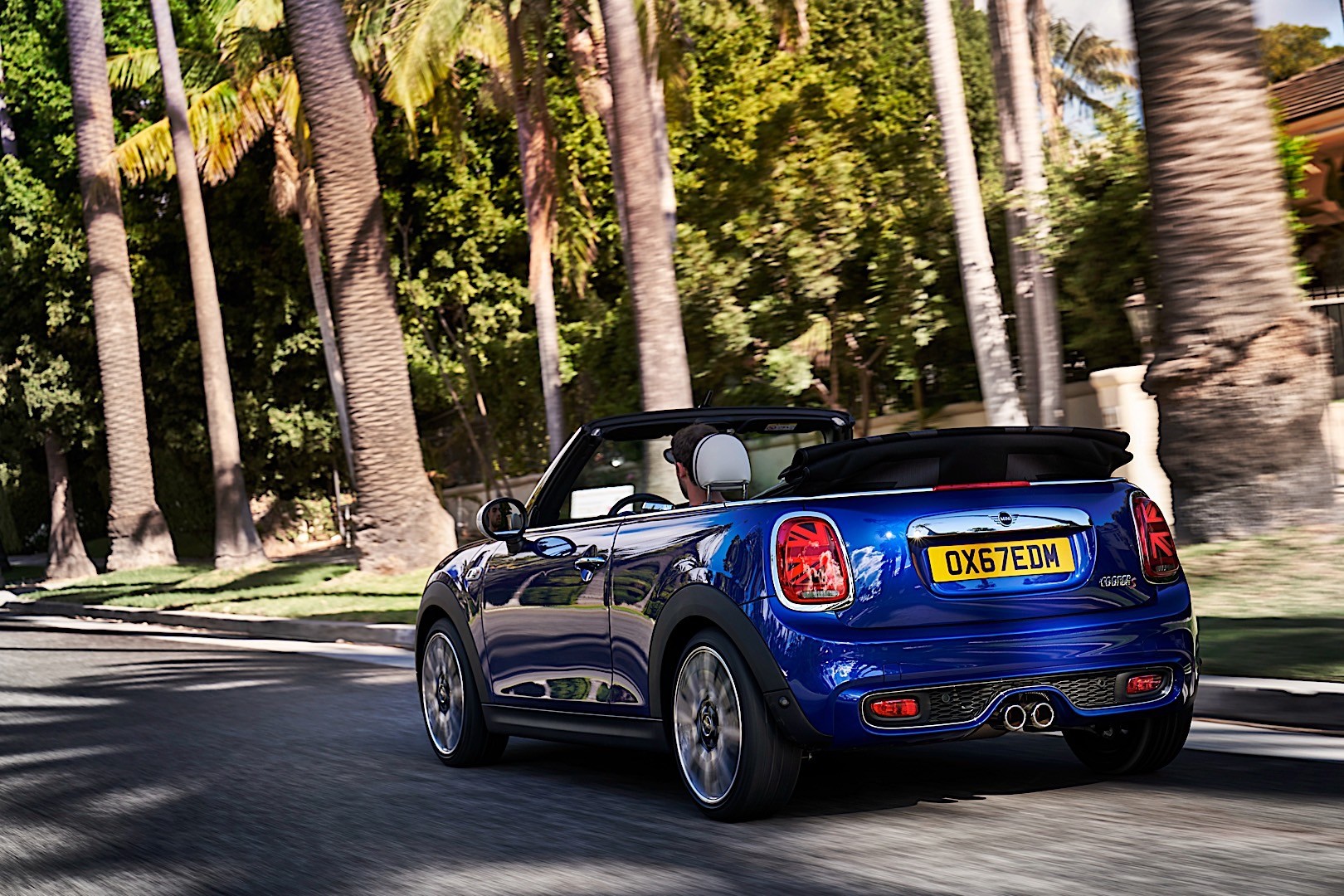 Mini Convertible photo 9