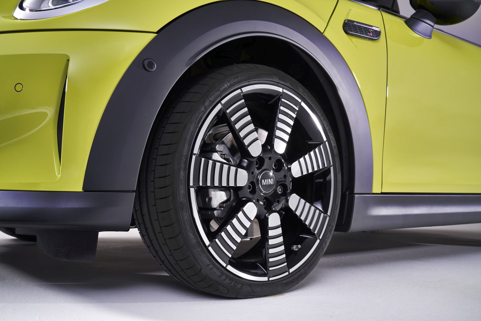 Mini Convertible photo 11