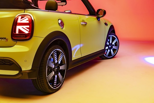 Mini Convertible photo 32
