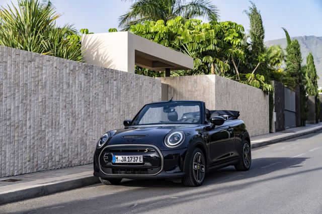 Mini Convertible photo 95