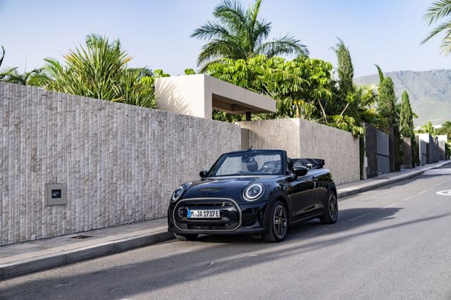Mini Convertible photo 97