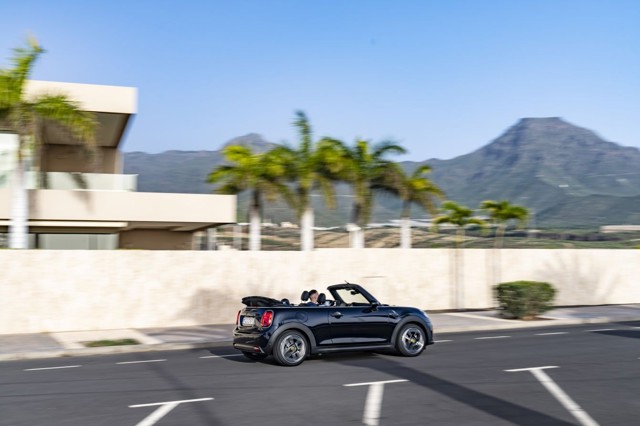 Mini Convertible photo 98