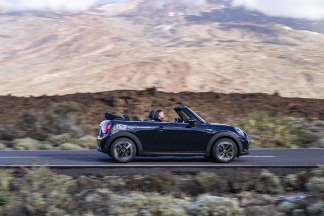 Mini Convertible photo 100