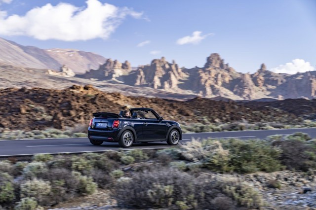 Mini Convertible photo 102