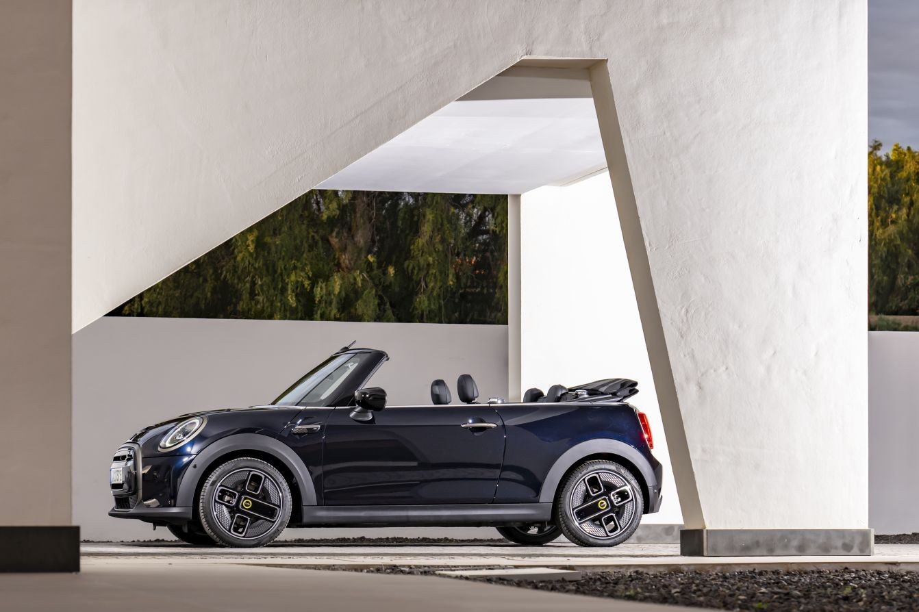 Mini Convertible photo 165