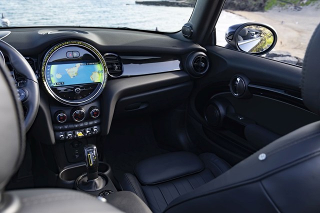 Mini Convertible photo 240