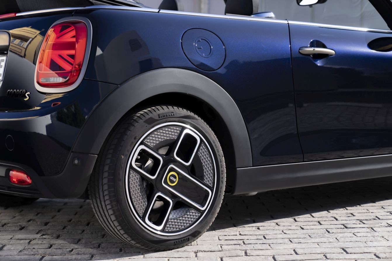 Mini Convertible photo 185