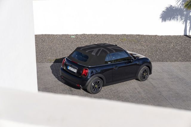 Mini Convertible photo 216