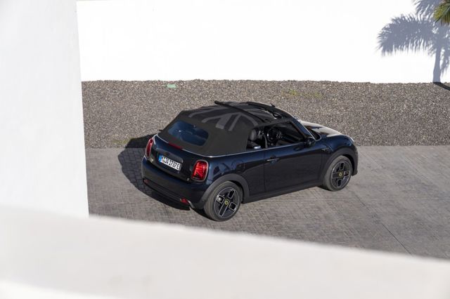 Mini Convertible photo 217