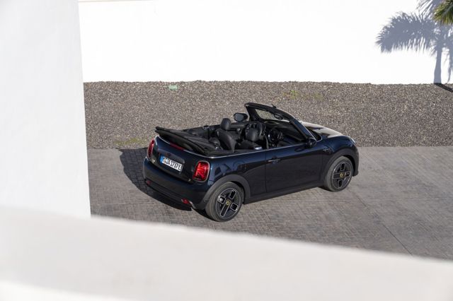 Mini Convertible photo 220