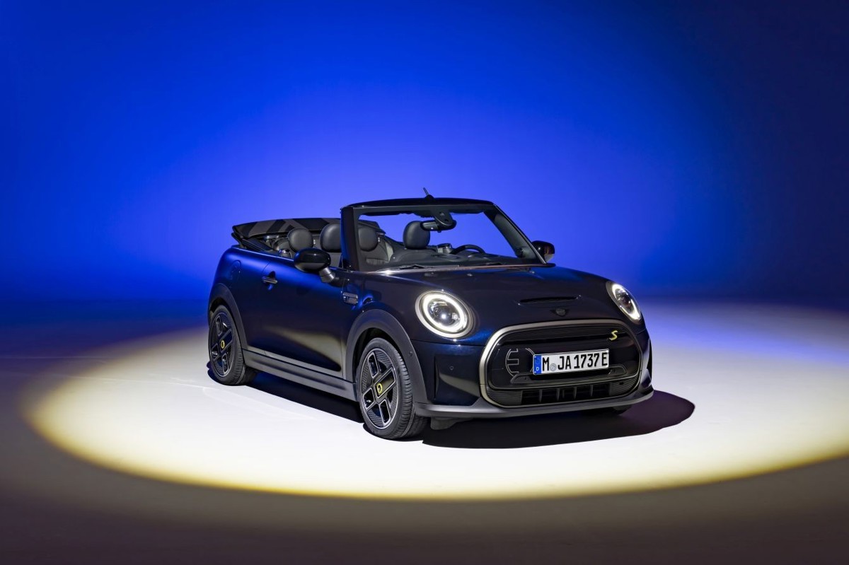 Mini MINI Convertible Cooper 1.6L 6AT (120 HP)