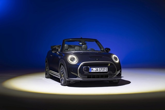 Mini Convertible photo 2