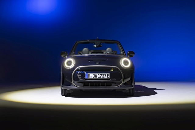 Mini Convertible photo 3