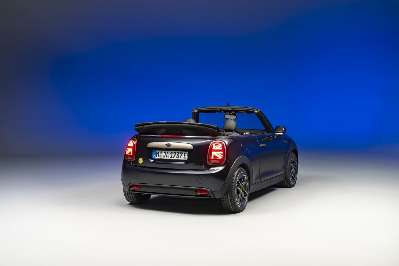 Mini Convertible photo 12