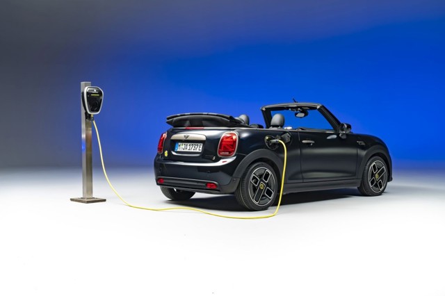 Mini Convertible photo 13