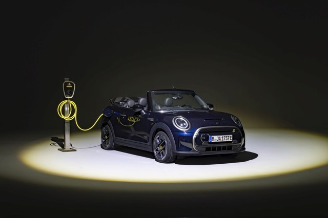 Mini Convertible photo 14