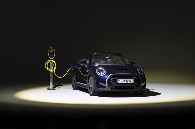 Mini Convertible photo 15