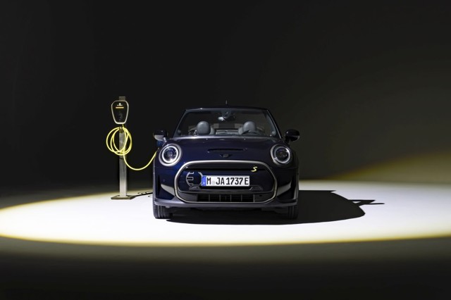 Mini Convertible photo 16