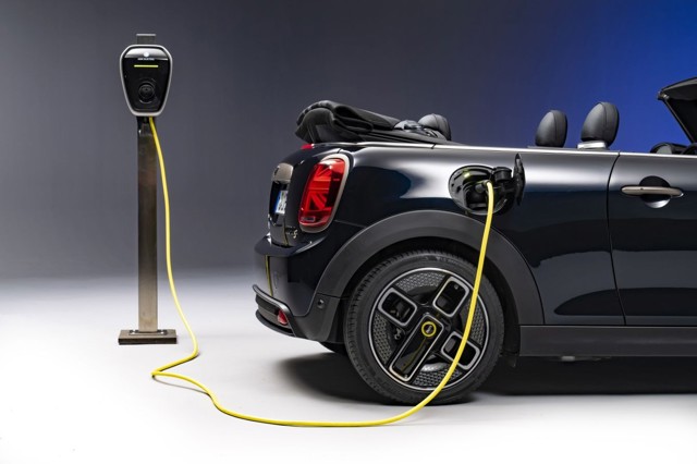 Mini Convertible photo 20
