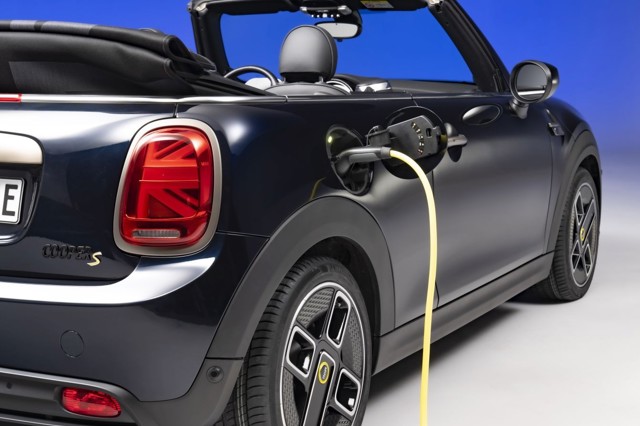 Mini Convertible photo 22