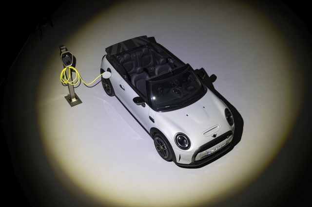 Mini Convertible photo 29