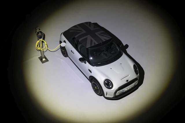 Mini Convertible photo 30