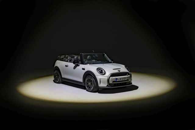 Mini Convertible photo 32