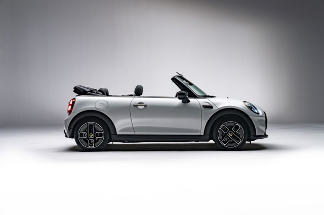 Mini Convertible photo 36