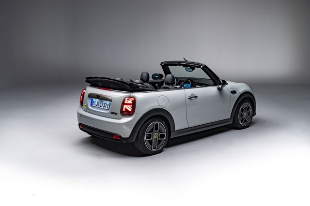 Mini Convertible photo 37