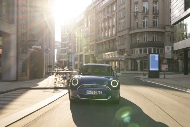 Mini Hatch photo 2