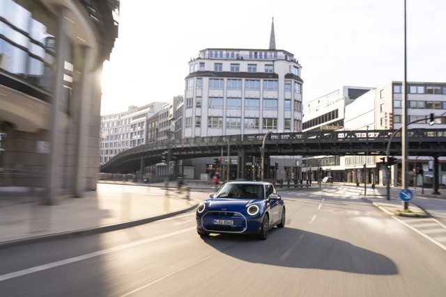 Mini Hatch photo 6