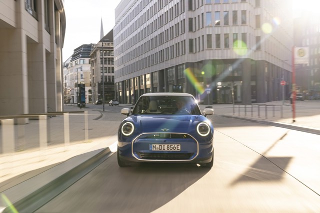 Mini Hatch photo 7