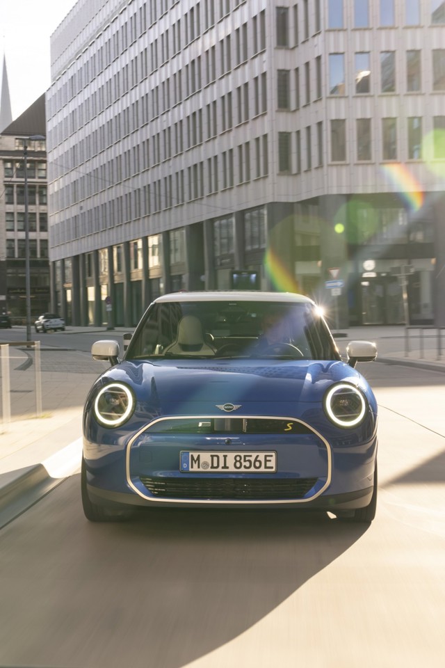 Mini Hatch photo 8