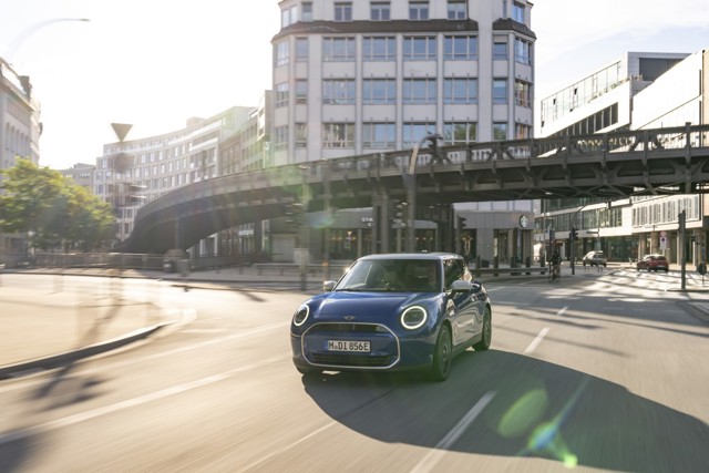 Mini Hatch photo 9