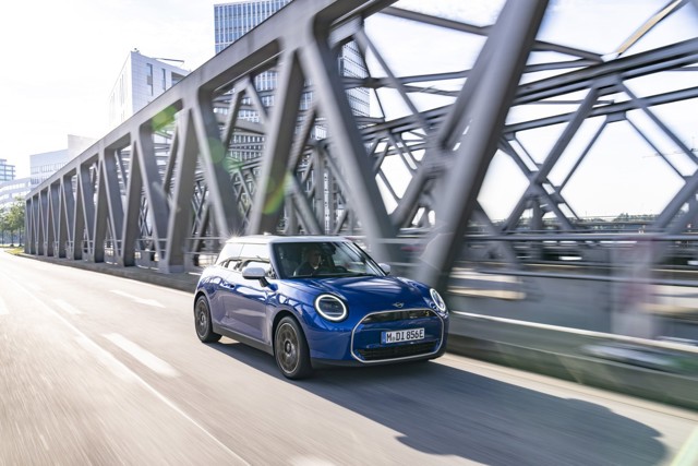 Mini Hatch photo 10
