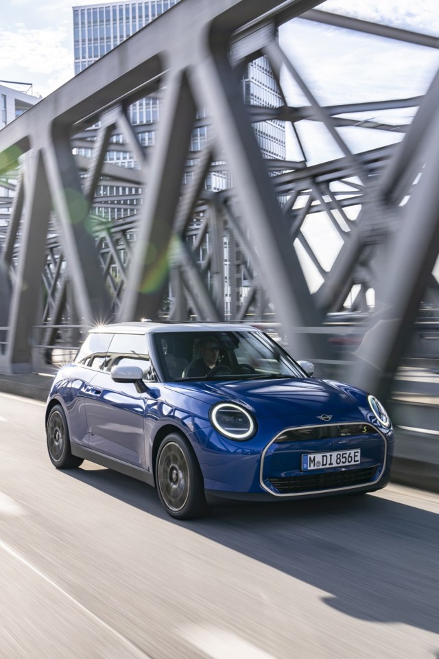 Mini Hatch photo 11