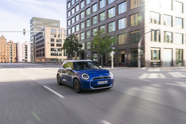 Mini Hatch photo 12