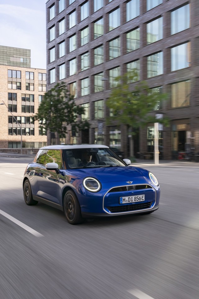 Mini Hatch photo 13
