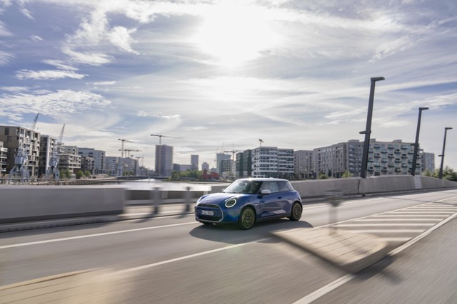 Mini Hatch photo 14